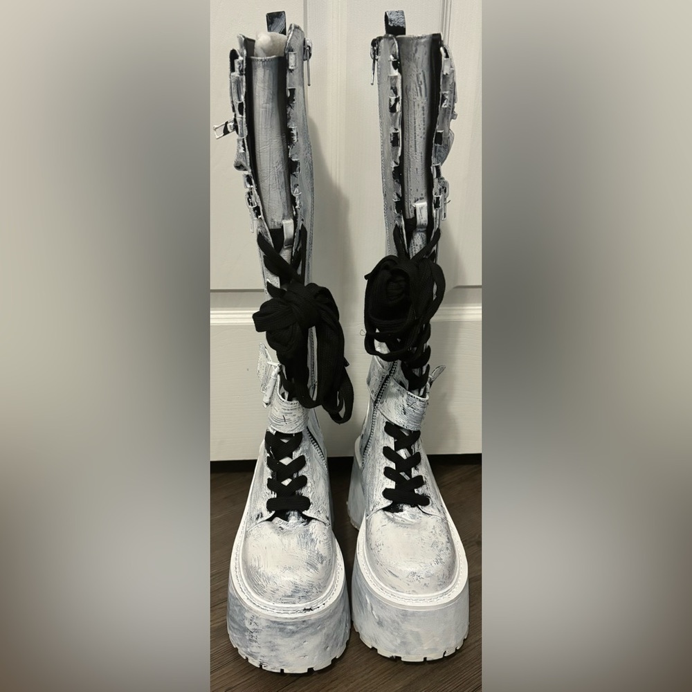 NWOB Dolls Kill / Club Exx Painted Obsidian Pocket Combat Boots - Picture 3 of 9